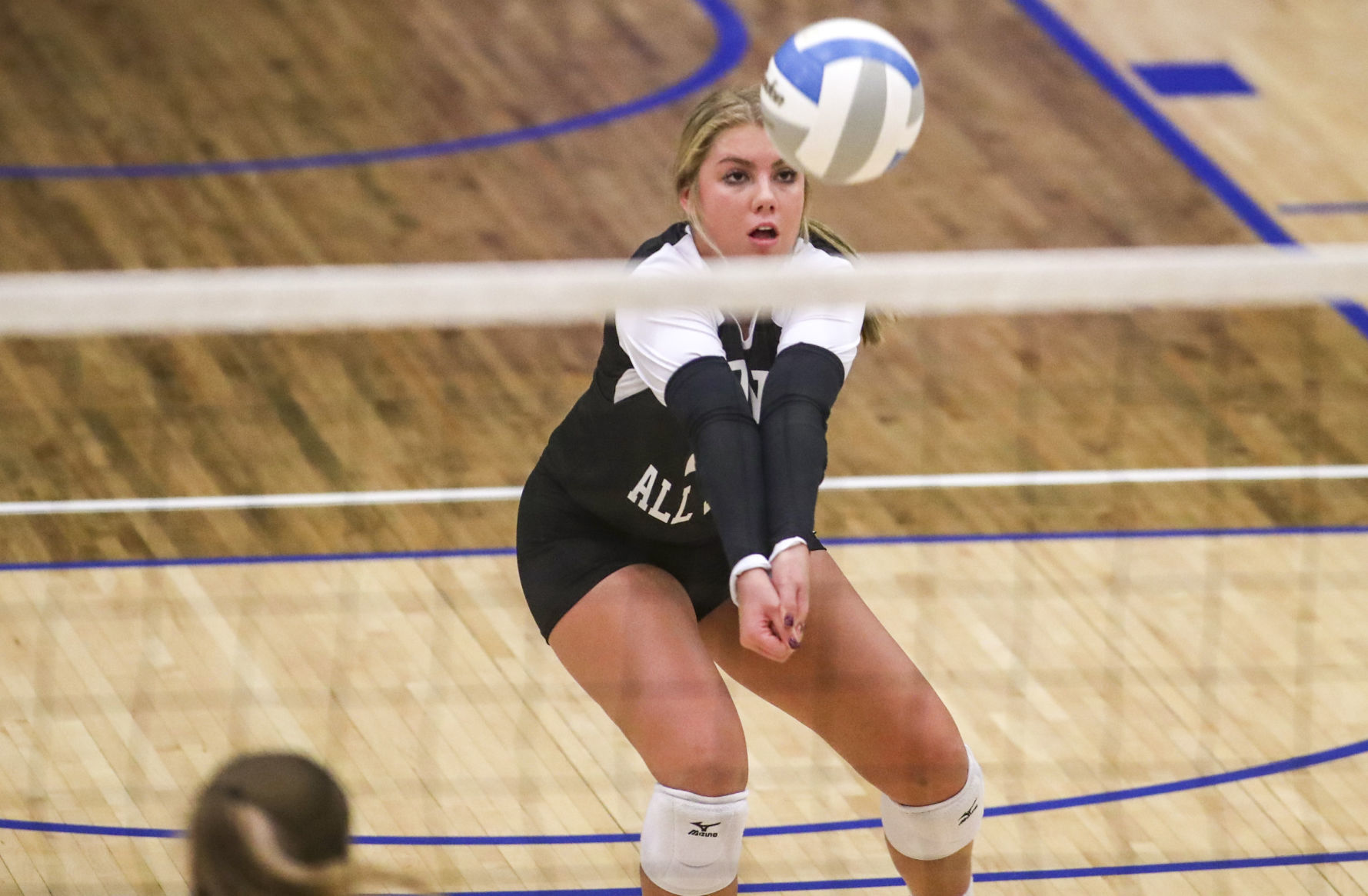 111918-volleyball-032